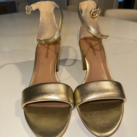 BERNARDO BOWIE Champagne Glove Leather Size 9M block heel Sandal - Picture 2 of 8
